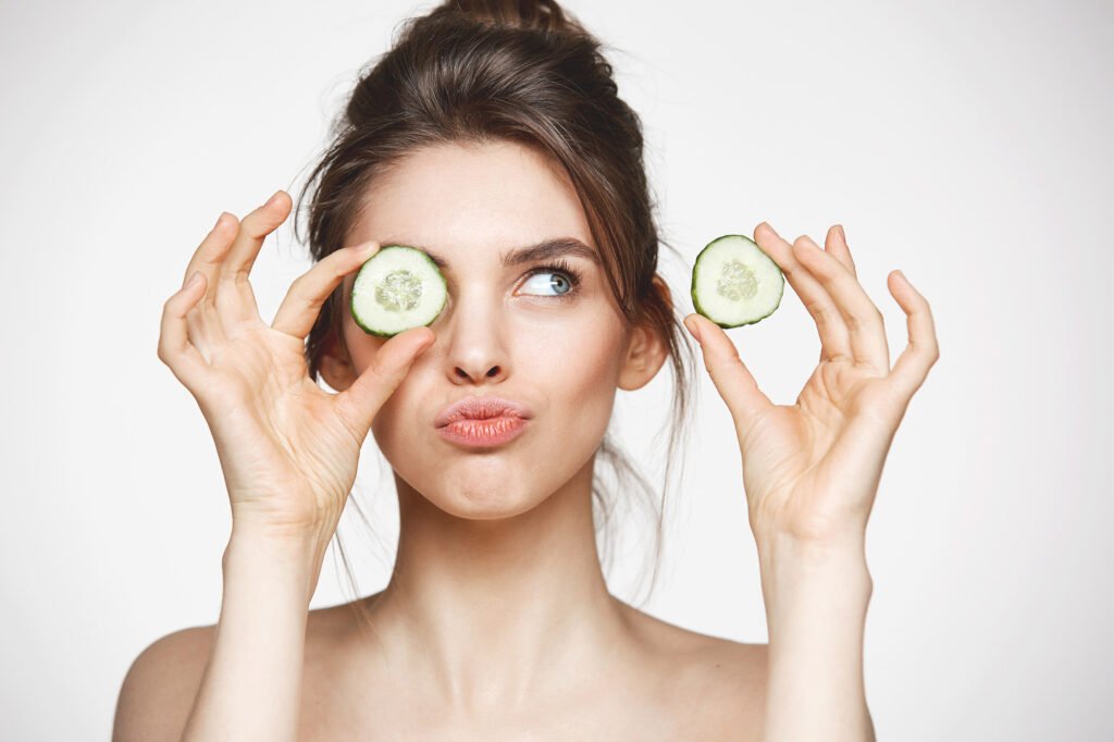 young-beautiful-naked-girl-smiling-hiding-eye-cucumber-slice-white-background-beauty-spa-cosmetology-concept-1024×682-8e8ecce26c194c1a9b5375dc9e64f1f8